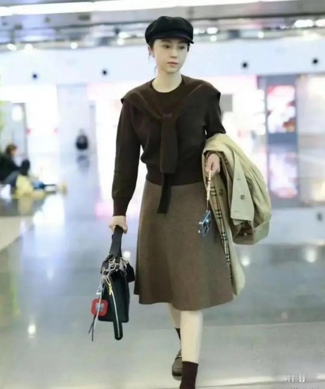 这还是董璇吗？果然是发型一换，令人容光焕发，旧貌变新颜！
董旋真的很努力也很上进