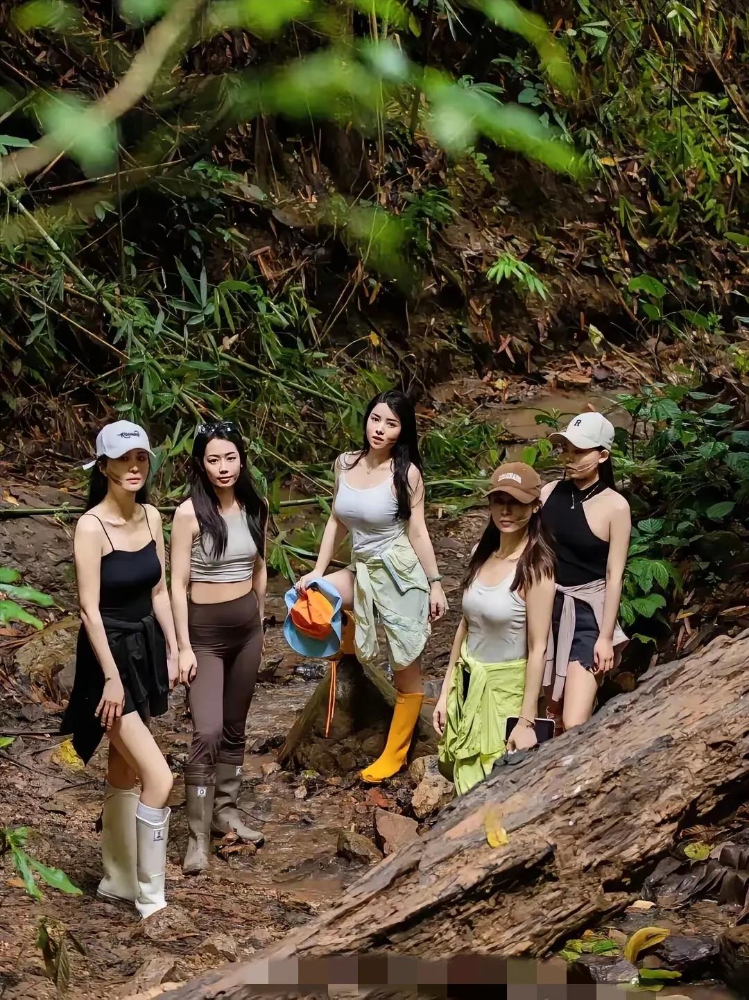 网友:
第一次组队野外登山，需要注意点什么？[what]