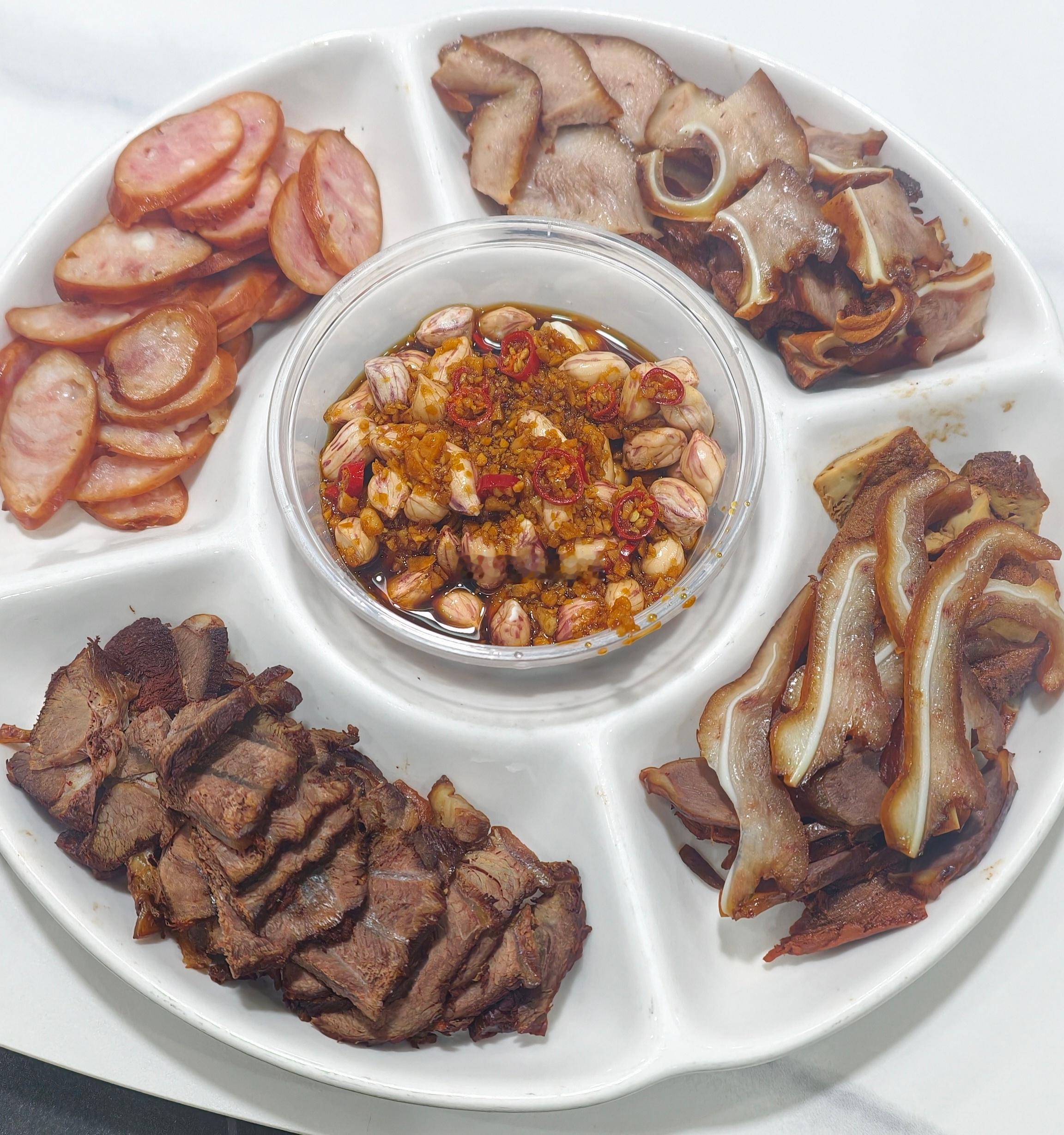 中间的花生酸酸脆脆很爽口笑容的美食 ​​​