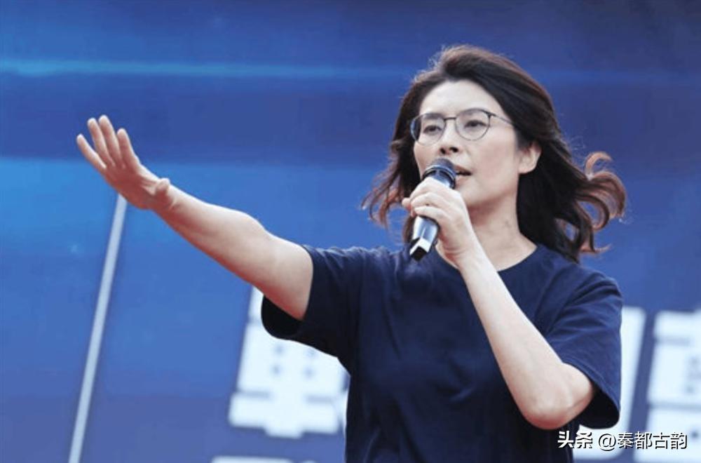 郑丽文今日（8.14）第三次前往彰化，为县长参选人魏平政举办三场推介造势活动。台