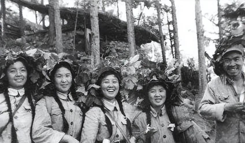 1951年，抗美援朝战场，五位女志愿军战士被美军堵在山洞，她们选择投降。谁知，美