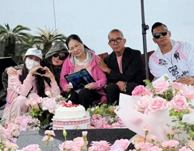 小S和S妈具俊晔一起去看大S，具俊晔瘦到脱相，S妈仿佛老了十岁
