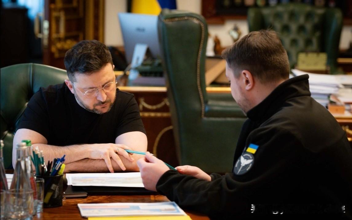 【小泽开启新年换将模式】
     小泽1月2日在总统办公室发表讲话称：我决定调