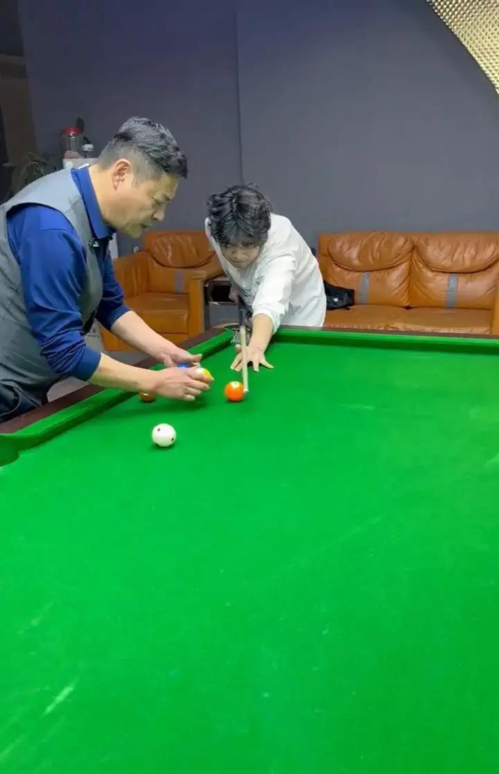 0.3度误差，打丢整局球！
 
职业选手不靠手感，靠毫米级校准。三秒检查法：先锁