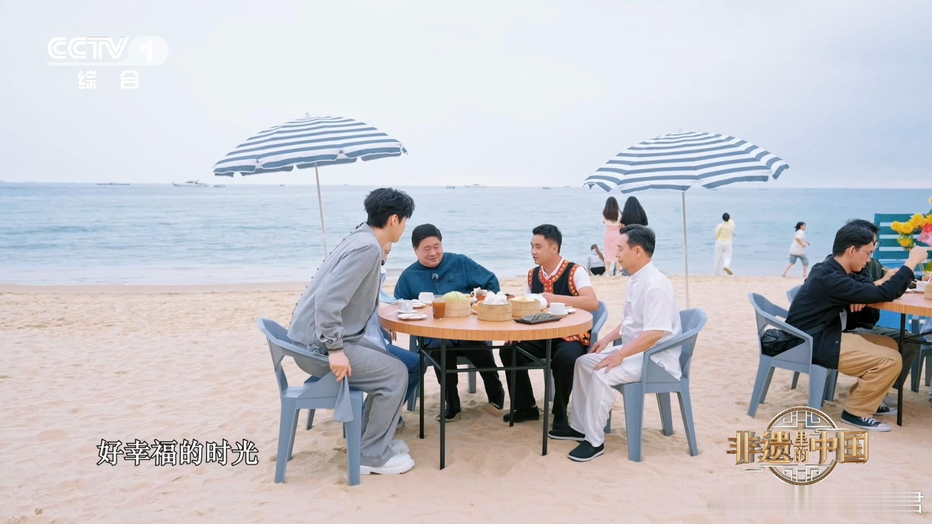 海南有一种生活方式叫喝老爸茶当渔获上岸，海南人的快乐开始“上岸”——找间茶铺，点