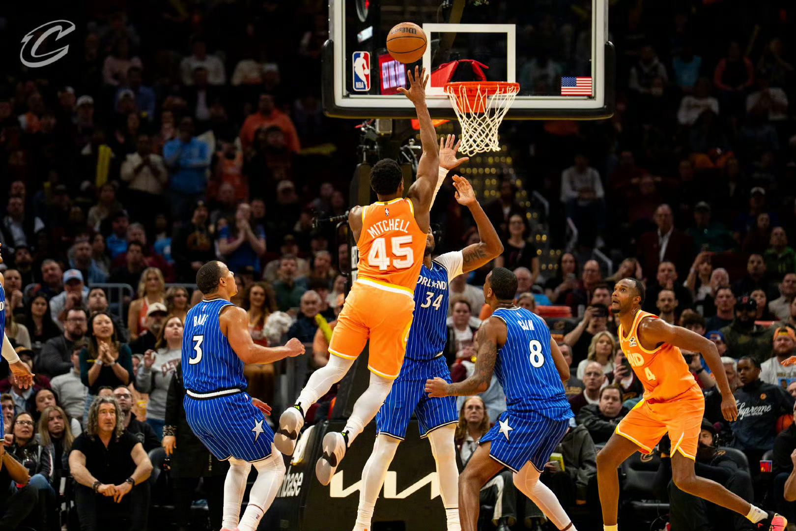 米球王致胜抛投！米切尔关键抛投杀死比赛克利夫兰骑士骑士米切尔nba