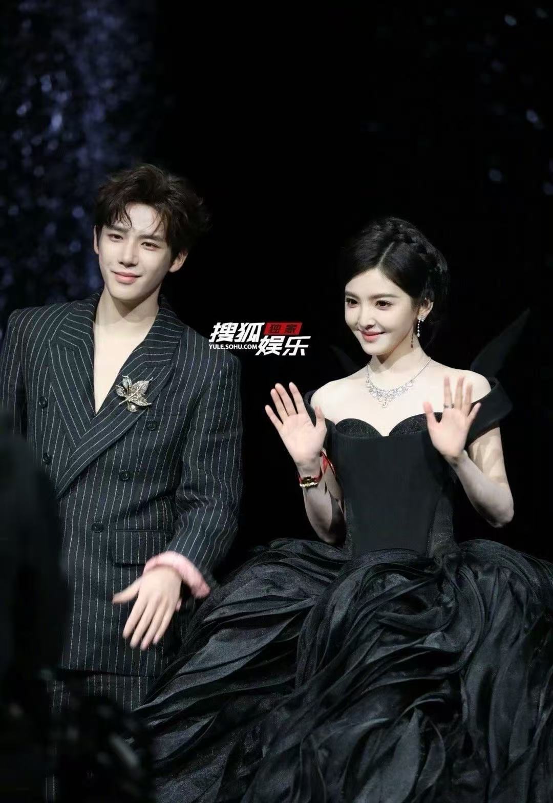 章若楠王安宇同框走红毯章若楠王安宇红毯同框哇哦！章若楠王安宇同框走红毯，俊男靓女