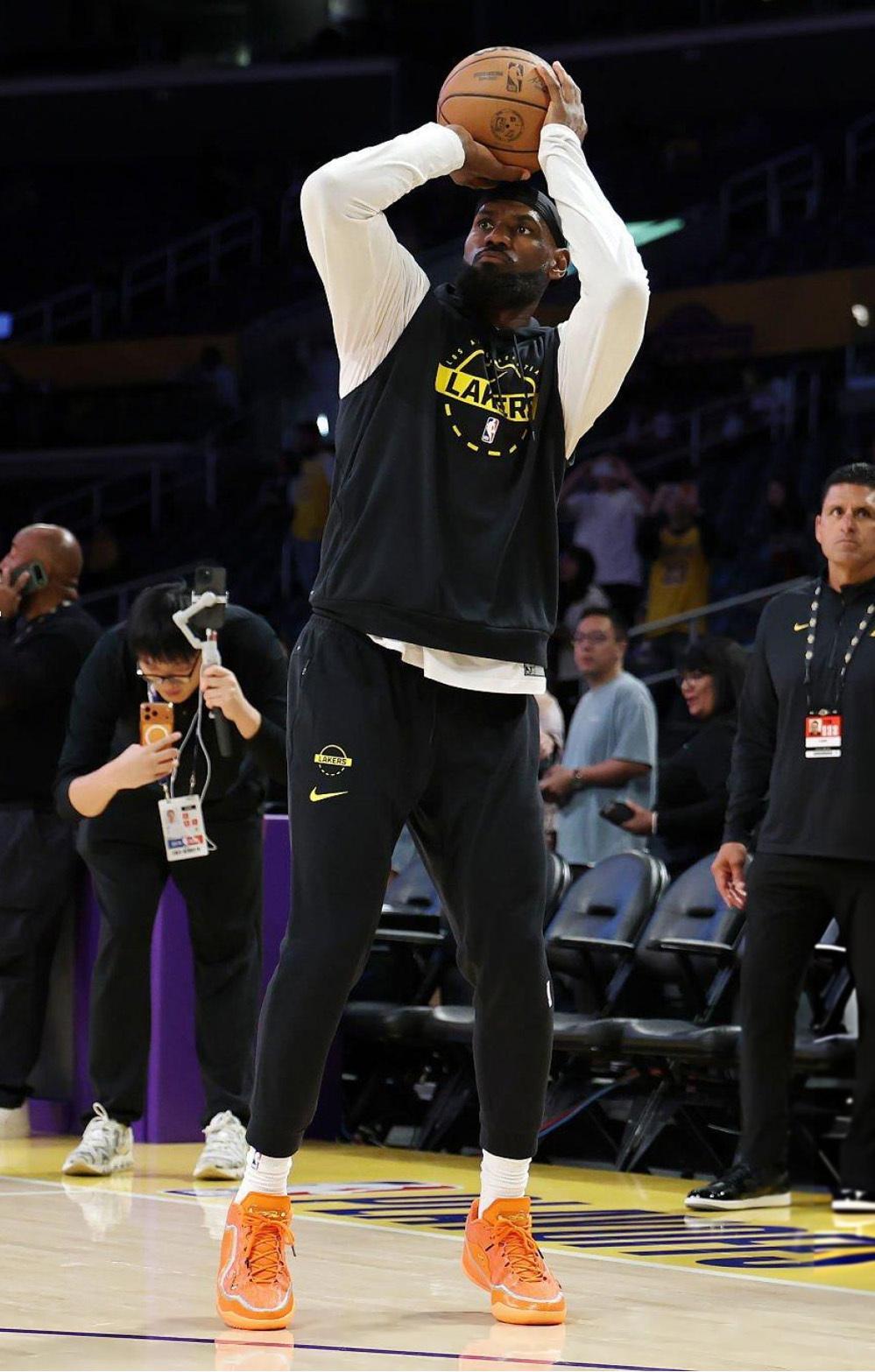 勒布朗·詹姆斯 · Nike LeBron 23NBA季后赛湖人vs火箭