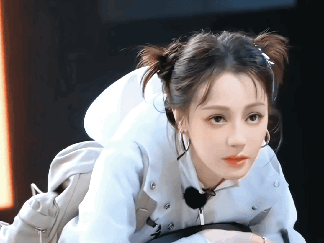“迪丽热巴 我有的是力气和手段”
救命啊！迪丽热巴太萌了吧！好可爱啊！
要被热巴