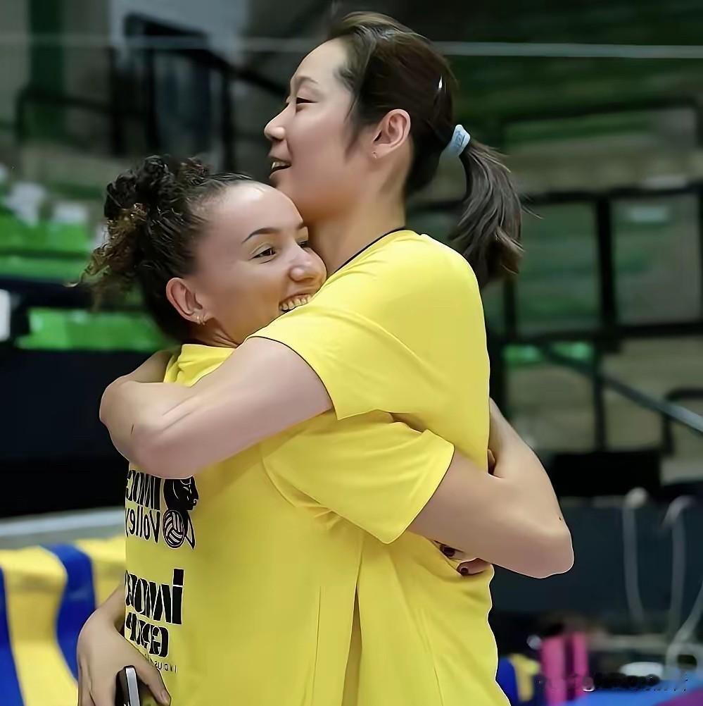 大多数只知道朱婷球技好

至于她的人缘怎么样，相信知道的人就比较少了

我们从两