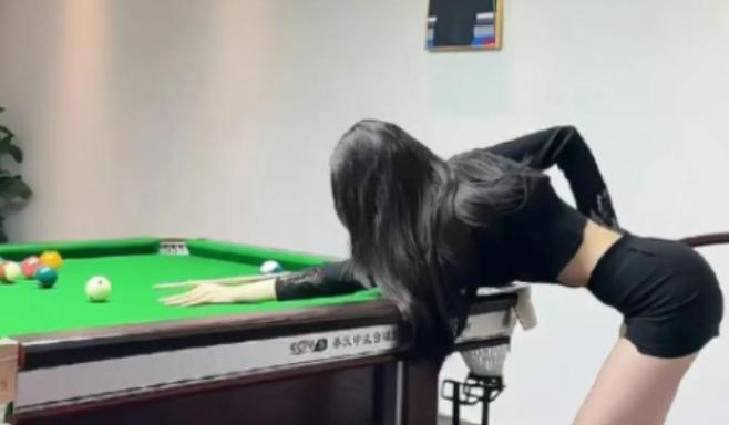 重庆，一男子点了一个美女教练陪自己打台球，打了整整一夜，早上付款的时候，男子却称