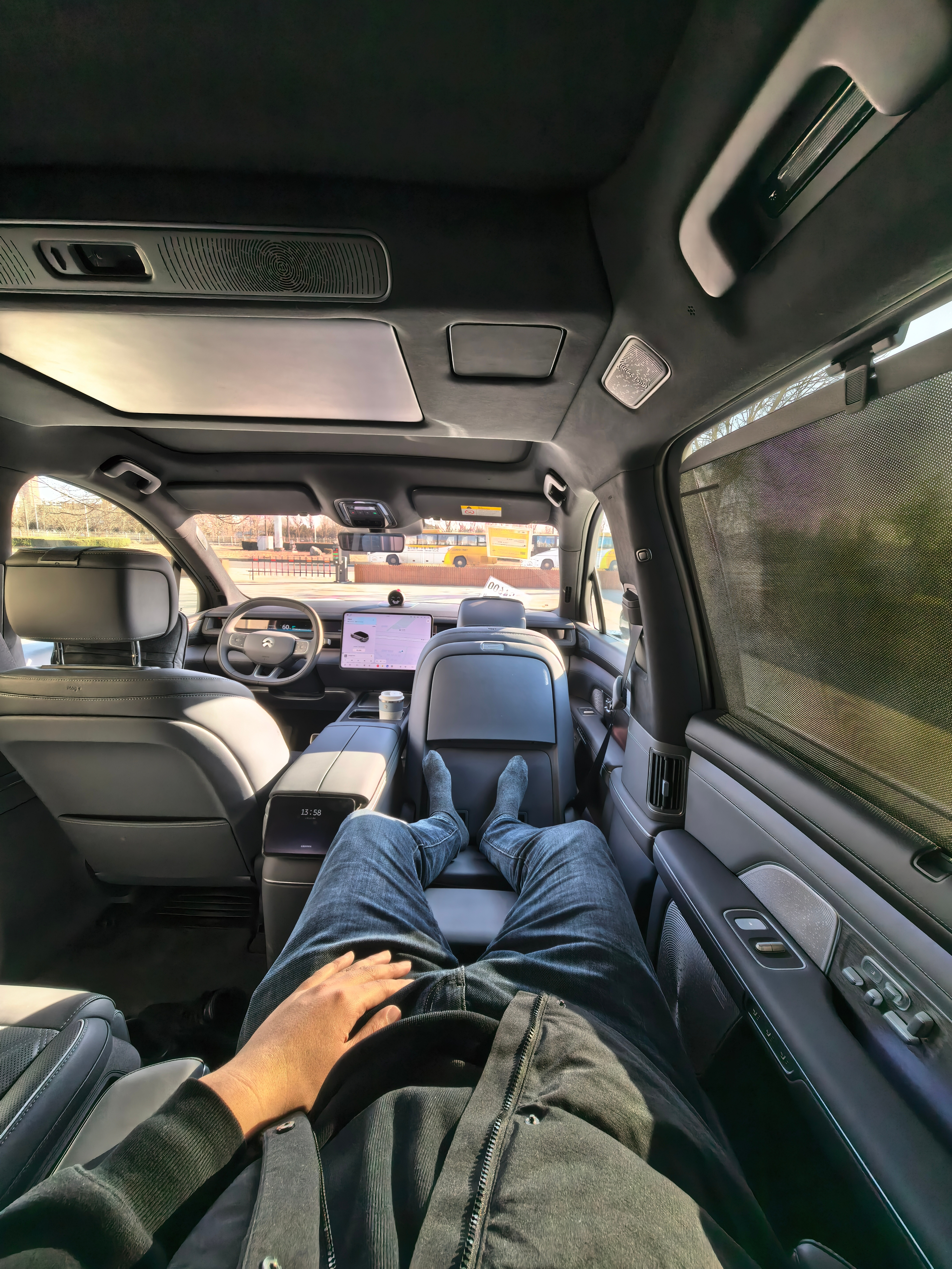 今晚还得继续出差在车上稍微补个午觉现在的车真是越做越好不单能满足你的动态需求静态