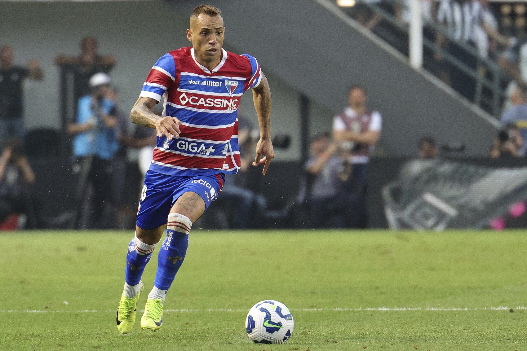 记者：辽宁铁人接近签下巴西前锋洛佩斯，支付1200万买50%所有权