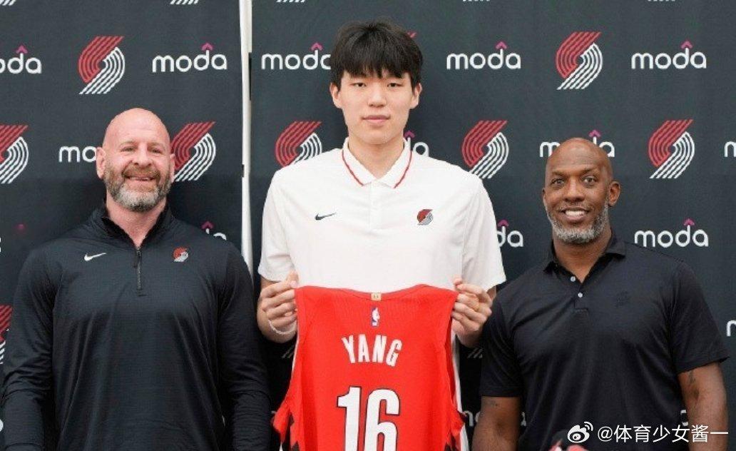 队记：杨瀚森需更多时间去成长，但开拓者的选秀思路需要反思北京时间今日，开拓者跟队