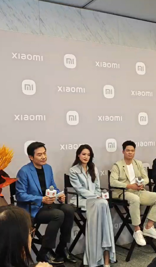 【雷军称不知道内部打了多少架】2026新一代SU7小米春季新品发布会今晚举行。关