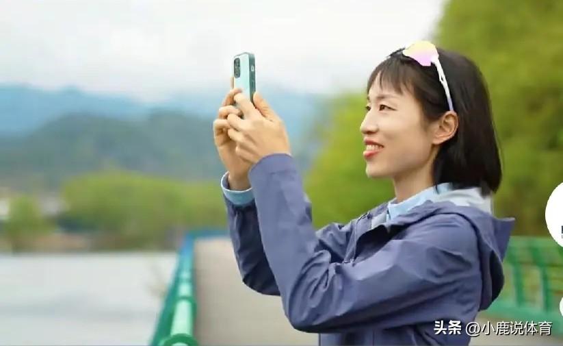 凭实力连拿两冠，
凭啥还有人死咬着不放？
 
张水华辞职之后，
连着两周稳稳拿下