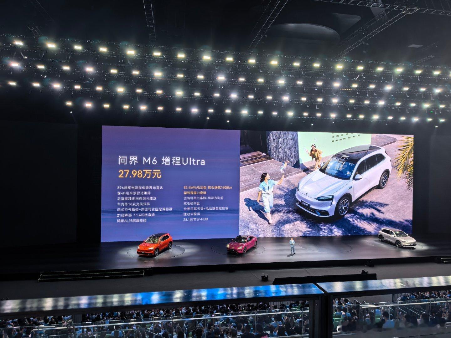 问界M6这波操作，真不是靠某个“王炸”炸场，而是把别人家要加钱选装的宝贝，全给你