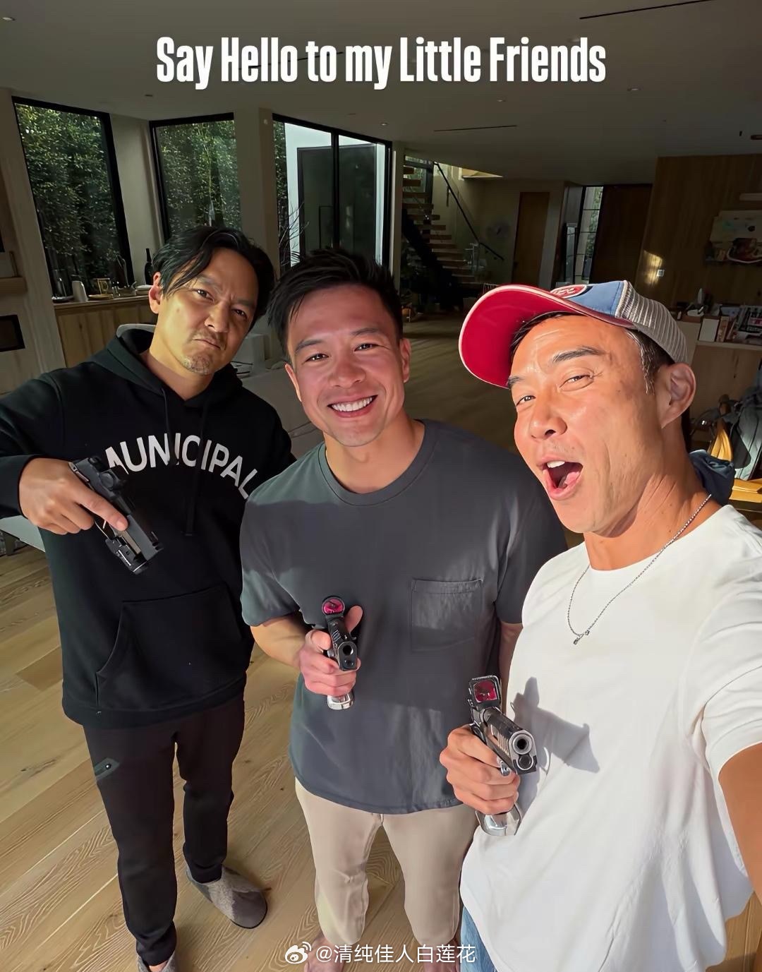 吴彦祖、安志杰、吴振天聚会，阿祖的颜值真的不占优势，发际线后移，蓄胡渣不修边幅，