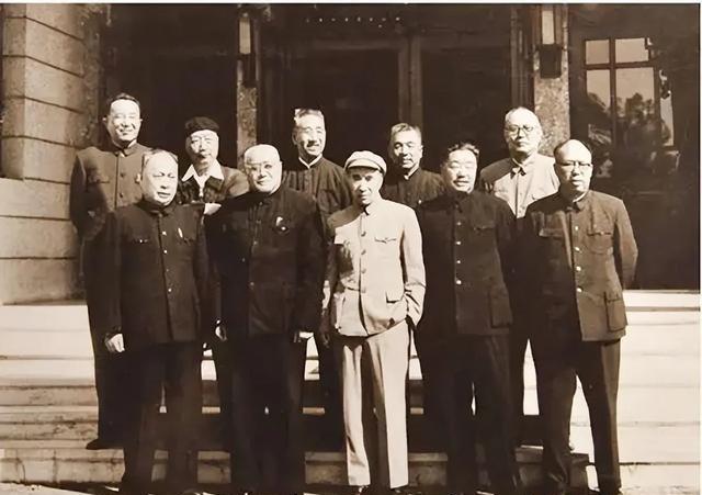 1955年，我国全军大授衔名单刚公布出来，身在台湾的蒋介石，当时看到消息说了一句