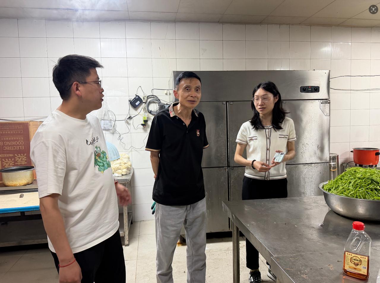 旺苍县米仓山镇组织镇村干部对辖区内个体户开展专项安全检查
 
 
6月3日，旺苍