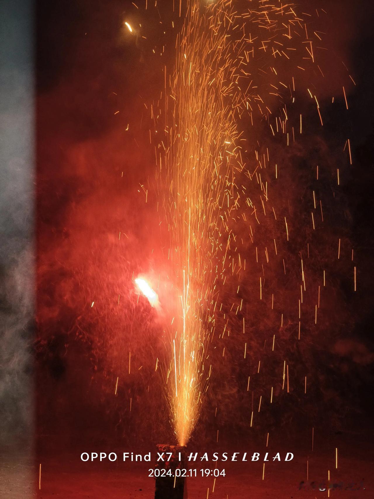 烟花🎆盛宴！过年就应该这么玩，气氛直接拉满！！！[奸笑][奸笑][奸笑]以下图