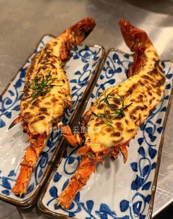 被这家串烧店的芝士焗龙虾狠狠拿捏了
谁能拒绝一只被芝士狠狠裹住的小青龙啊！
芝士