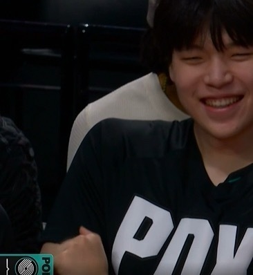 给大家发个抽奖！评论区预测明天杨瀚森的得分，明天赛后我抽俩粉丝一人一个红包！  