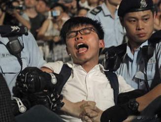 这个人，当庭认罪了！
而且还恳求，自认不如黎某英严重，能否“宽大”一点点。
原来