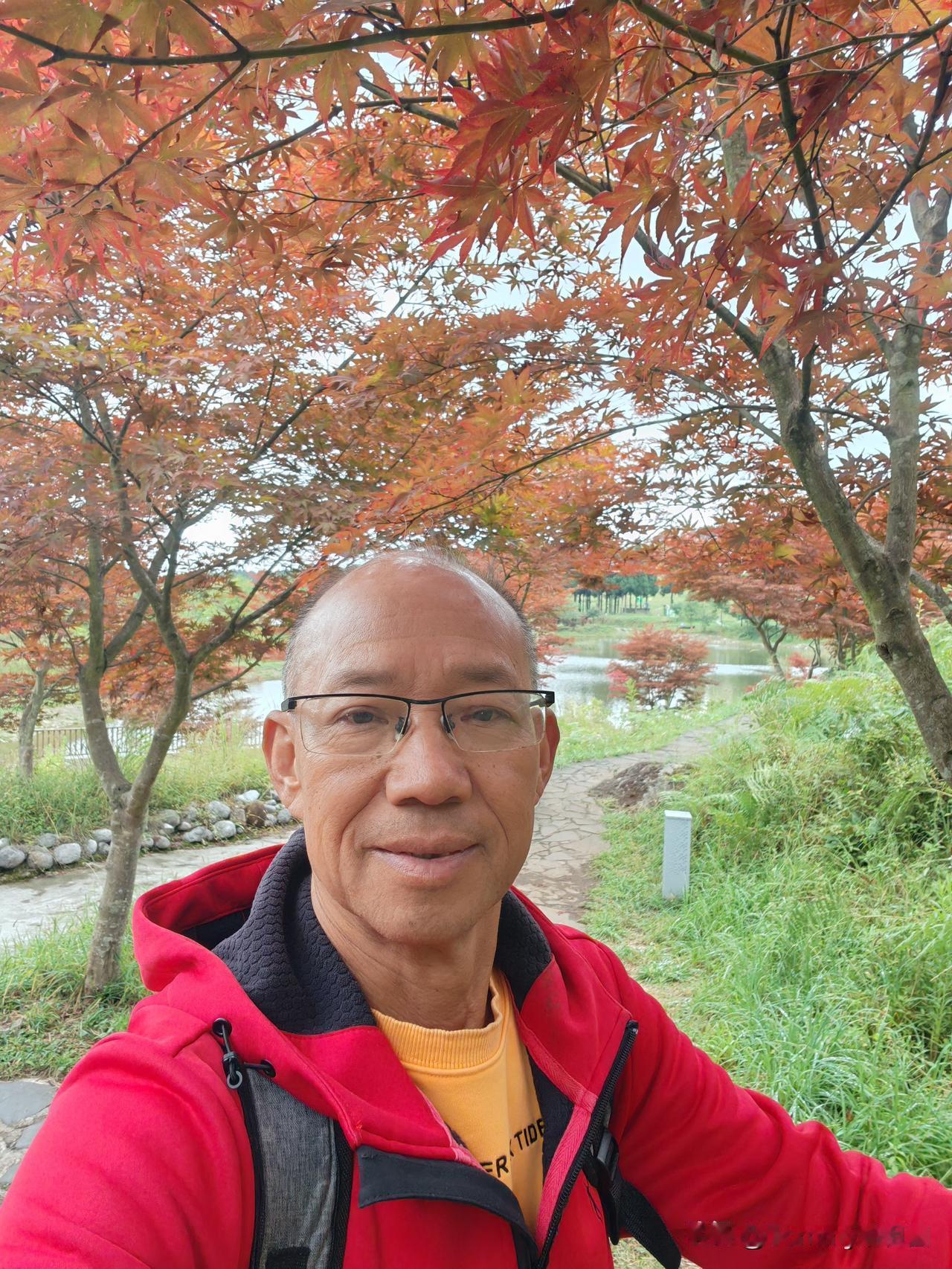 流浪贵州第40天
    这两天野玉海的天气不咋地，雾非常多，没有出太阳，很冷。