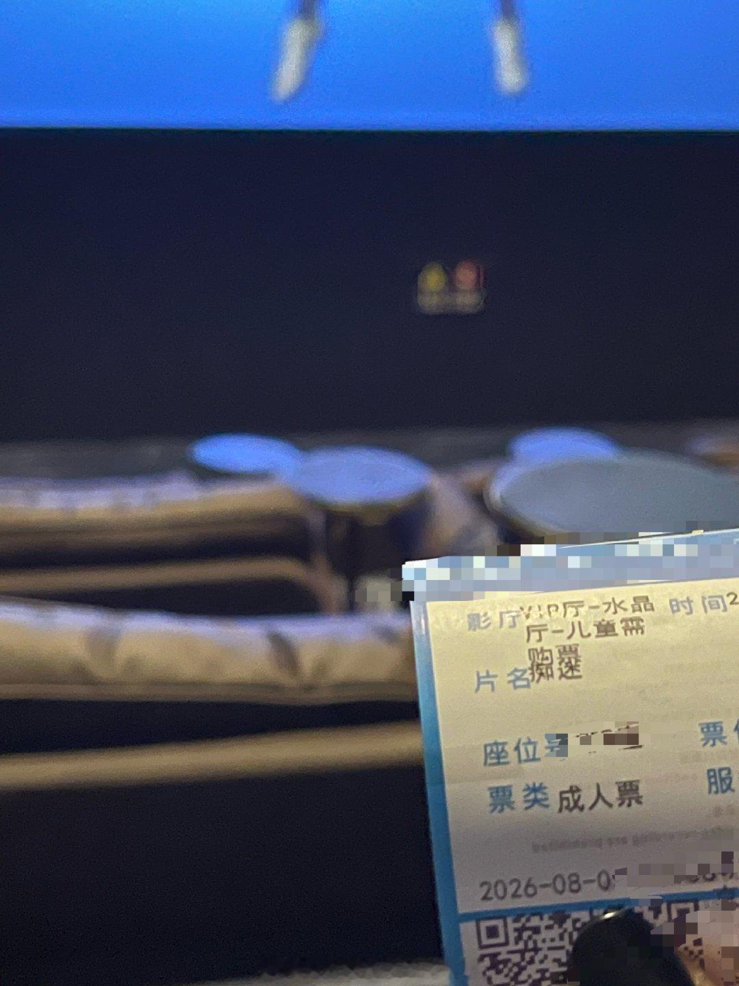 今天的热搜看得我毛骨悚然，除了偷拍就是偷录。当事人是非对错不论，作为普通人，只觉
