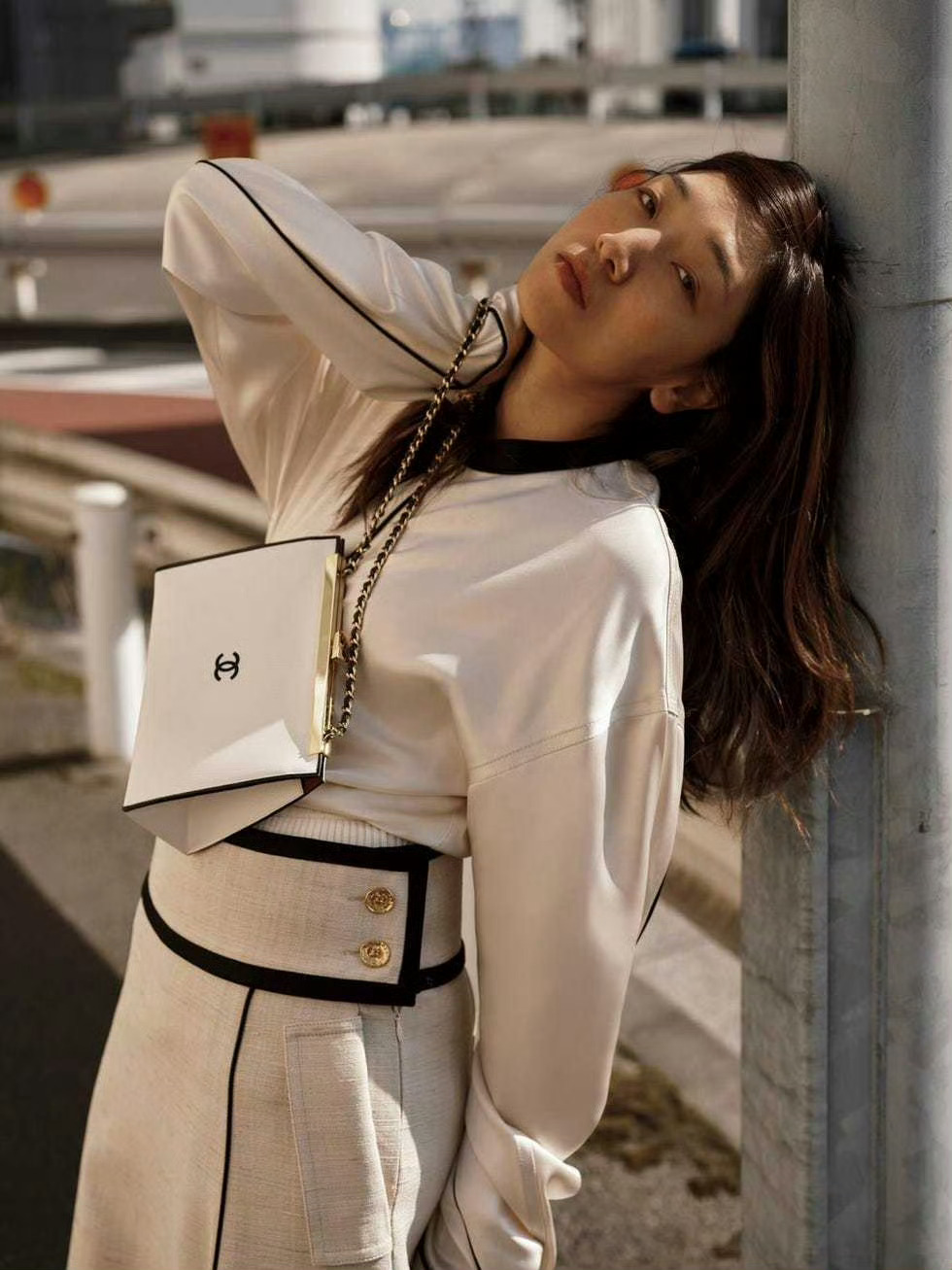 安藤樱 Harper’s Bazaar 日版时尚芭莎五月刊封面人物，身穿CHAN