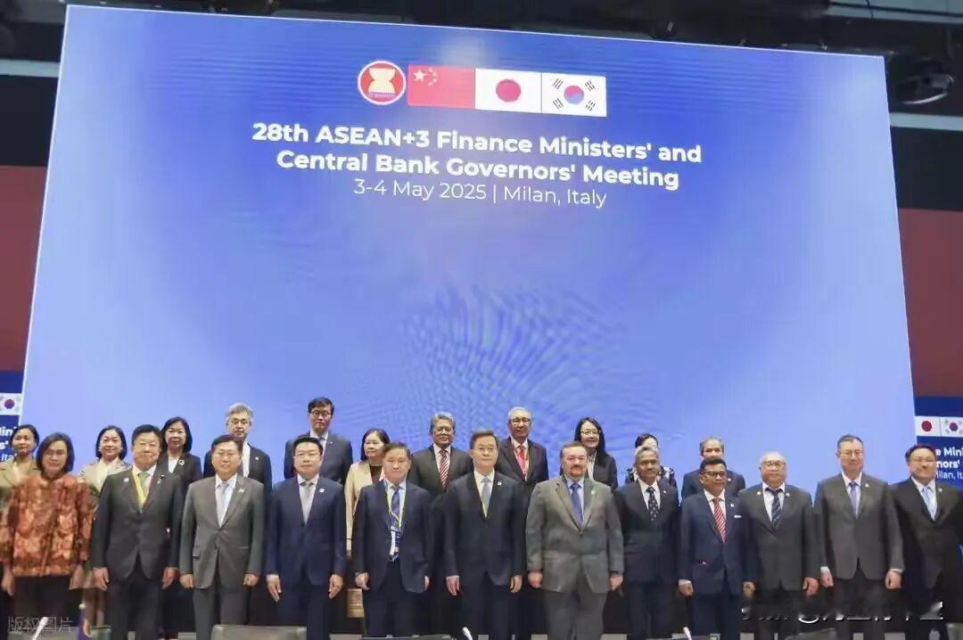 韩国：不得不对汉字低头

韩国首都名字从“汉城”改做了“首尔”，为的是担心别人当