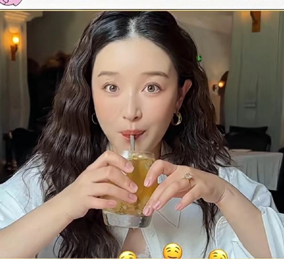 阚清子因生育传闻登上热搜，爆料与隐私之争究竟谁更值得关注？
12月23日，演员阚