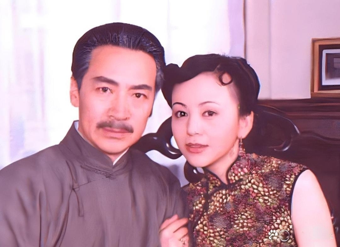寇振海也去拍短剧了 2003年，寇振海和李婷的故事始于一个电影片场。这位49岁的