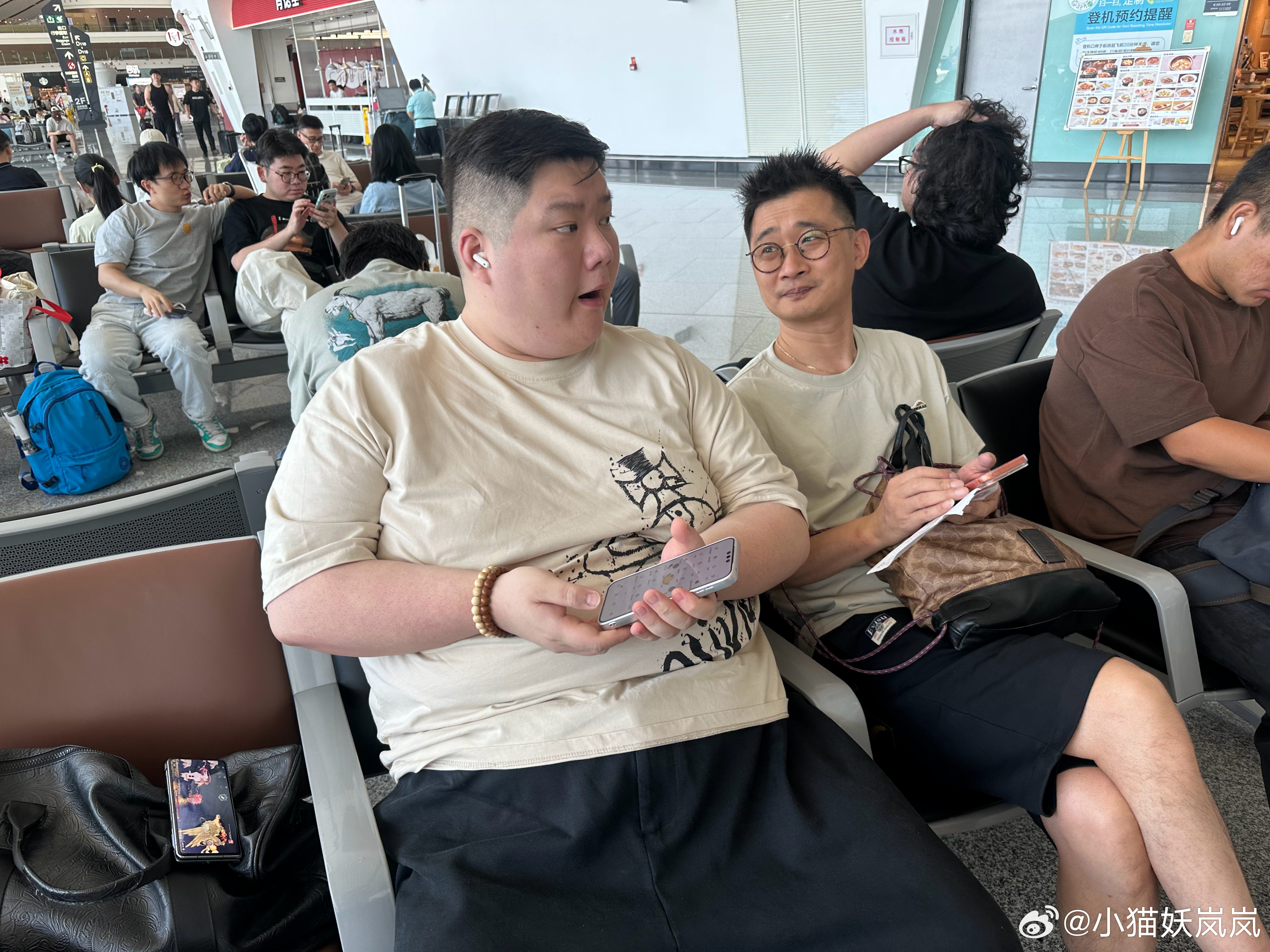 情侣装还是亲子装啊