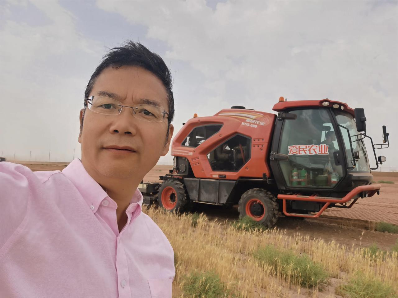 科技赋能盐碱地变身“丰收田”：自走式螺旋深耕机在新疆创造农业奇迹
 
在广袤的新