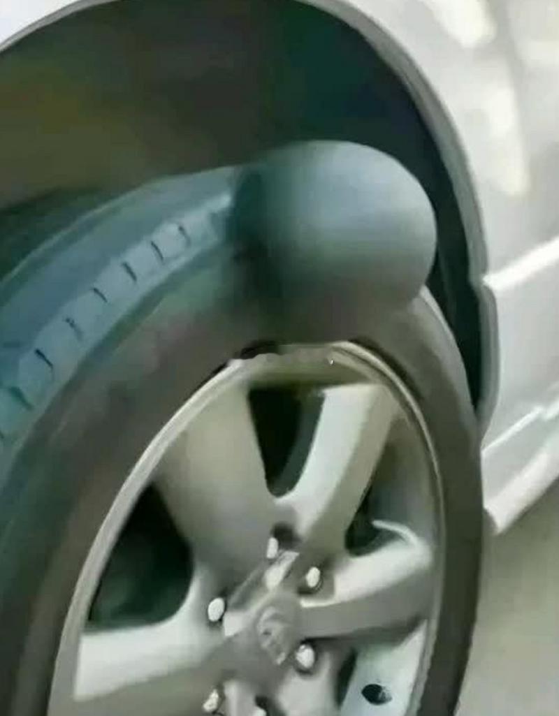我的汽车轮胎怎么突然长了个包，还能继续开么？ ​​​