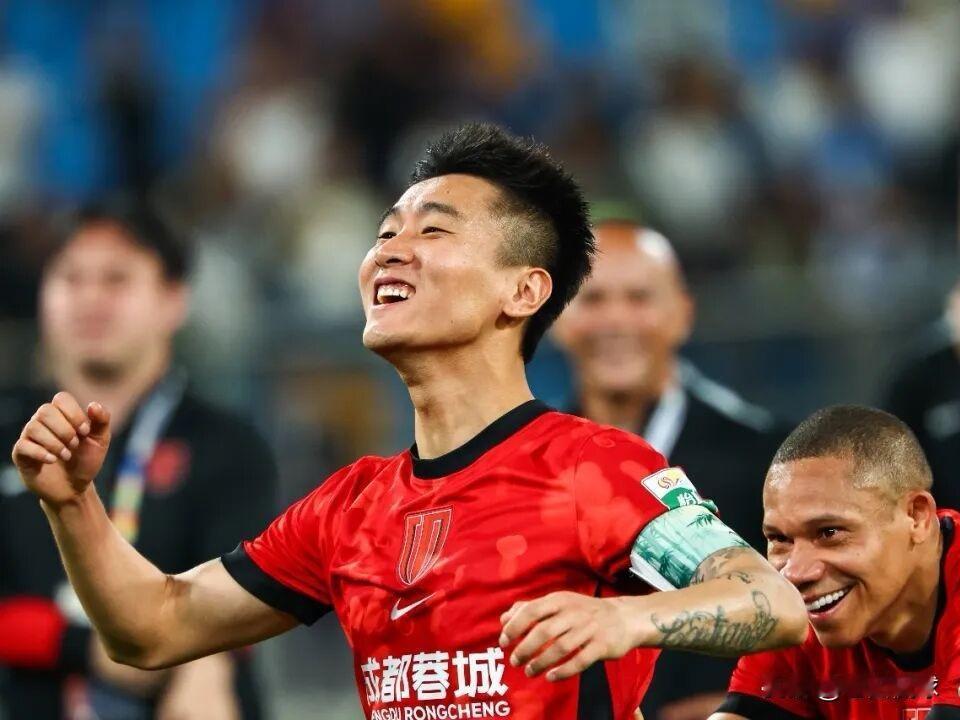 足协杯第五轮成都蓉城云南玉昆生死战…足协杯16强抽签刚刚结束，想要实现双冠王的成