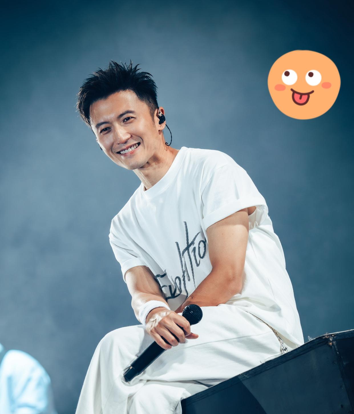 让谢贤最担心的人，

不是远嫁加拿大的女儿谢婷婷，

也不是孙子谢振轩、谢振南，
