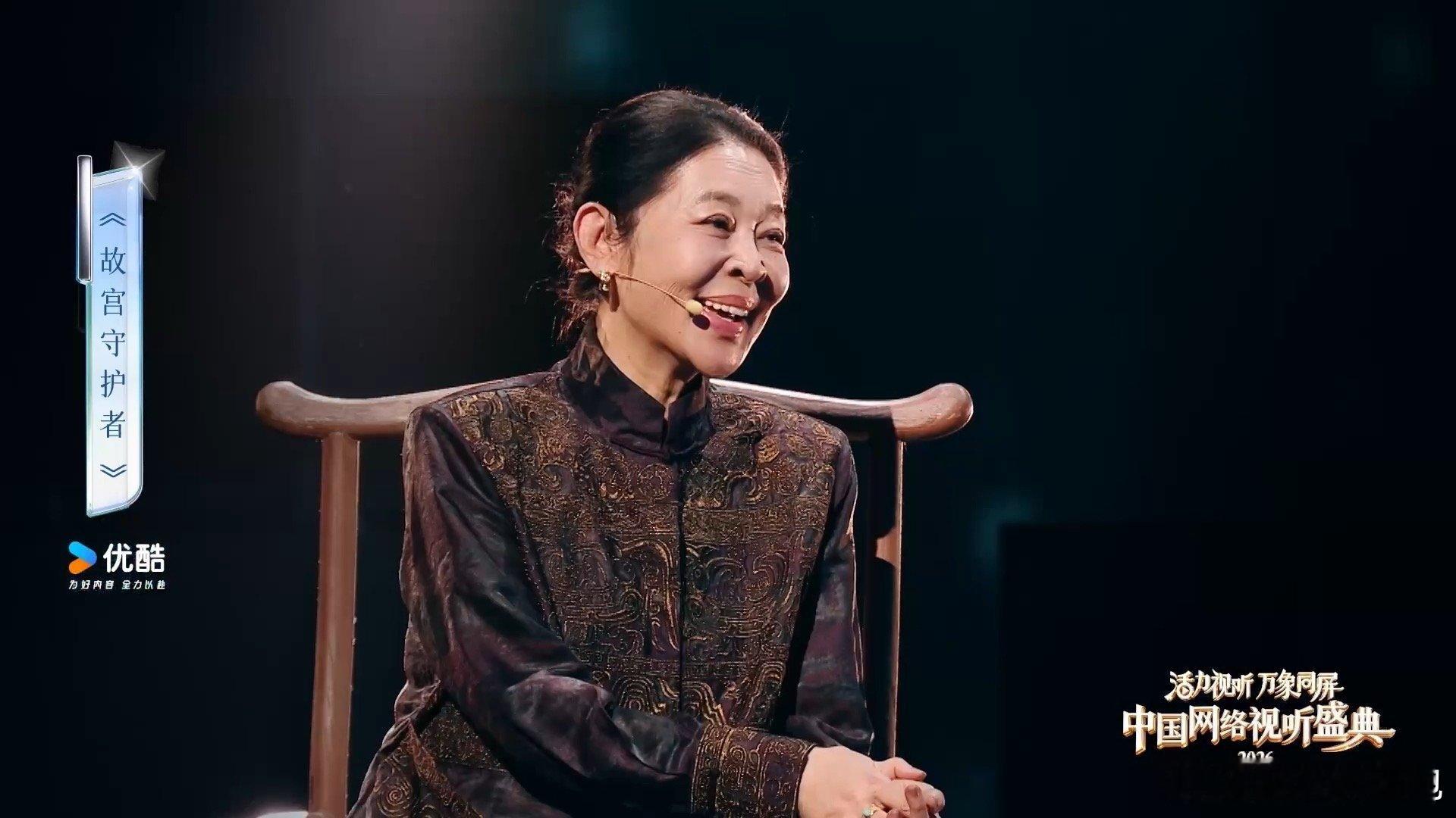 倪萍讲述时陈都灵眼里有泪光 谁懂啊！陈都灵这个含泪的眼神太戳人了。倪萍老师的讲述