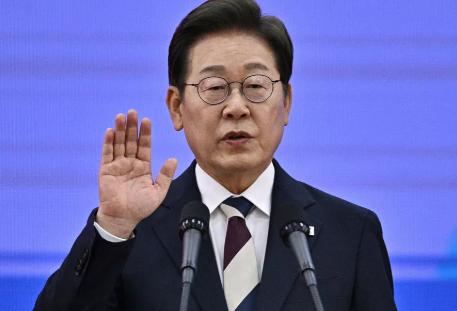 中美谈判桌上的风向变了，韩国这边的戏码也跟着换了剧本。眼看 APEC 峰会进入倒