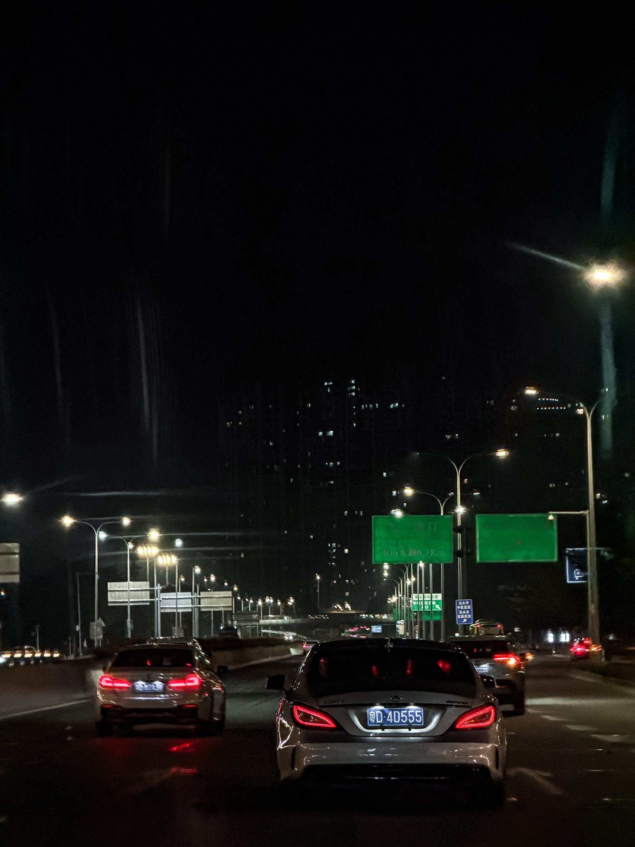 人总是执着于第一眼就喜欢的东西。