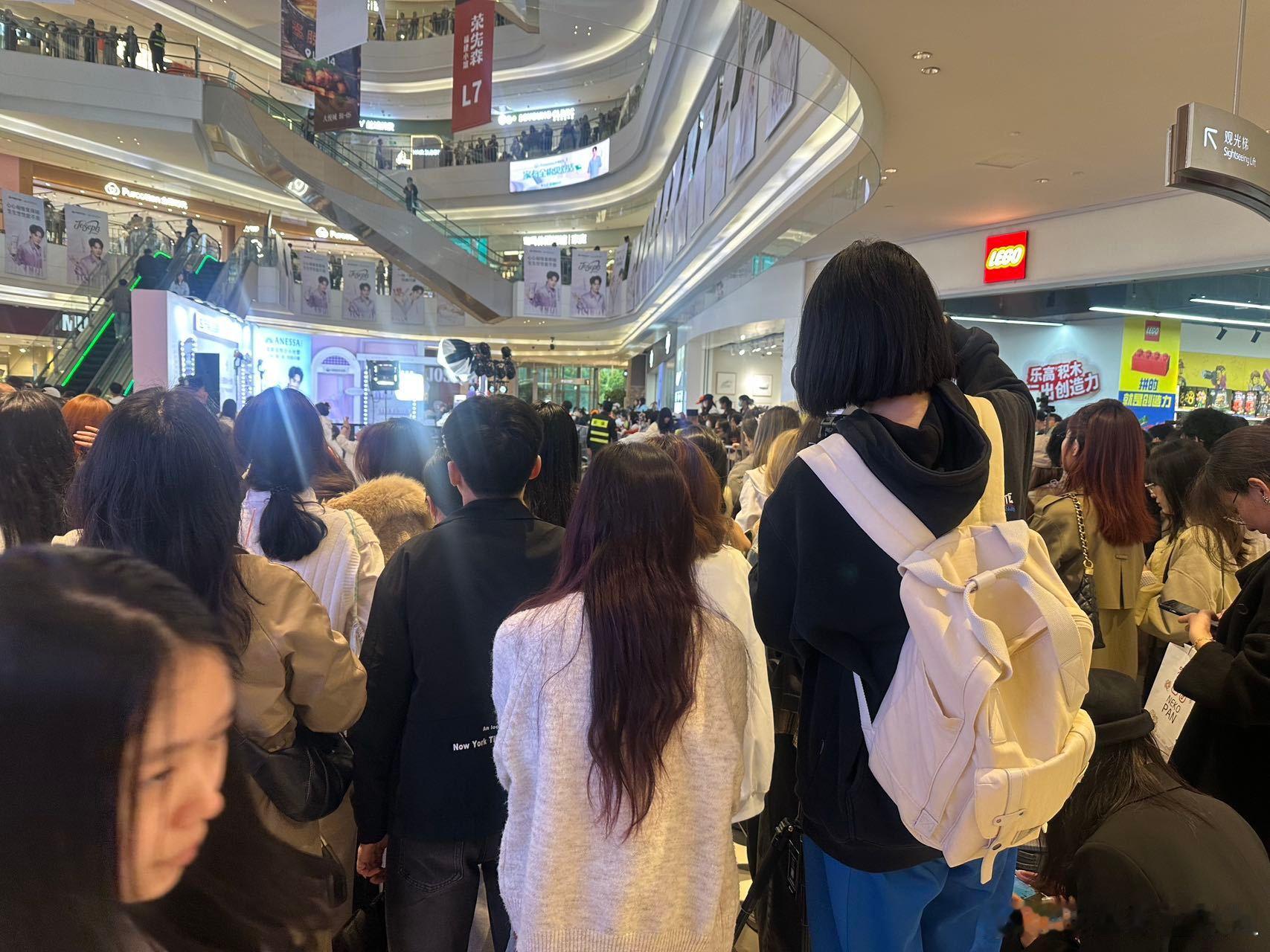 曾舜晞杭州人气 曾舜晞杭州线下人气爆棚！安热沙活动现场被围得水泄不通，粉丝早早等