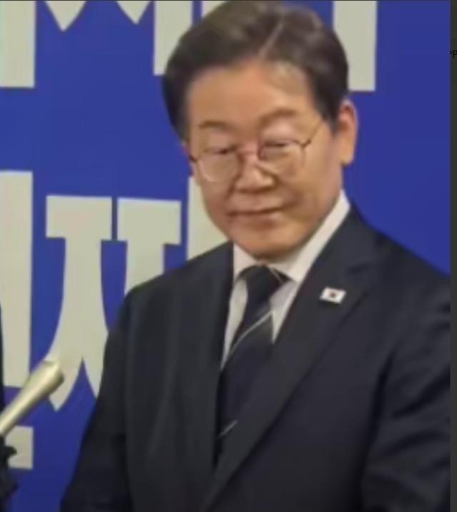 外媒问韩国总统李在明：若中国武统台湾，你会不会出手？李在明笑着回答：那是人家的家