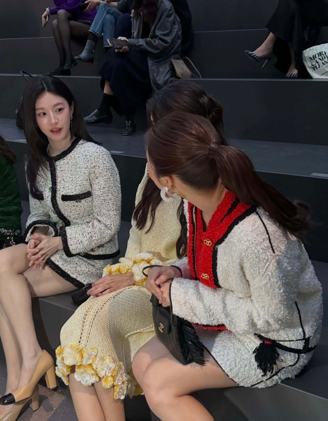 高允真：旁边的演员们和我说《爱情怎么翻译》很好看，特别感动！香奈儿下次继续邀请 