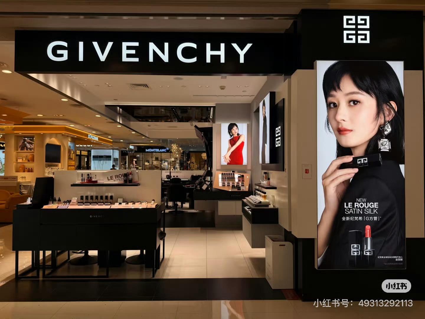 赵丽颖狗啃刘海放大版的海报美的很震撼
