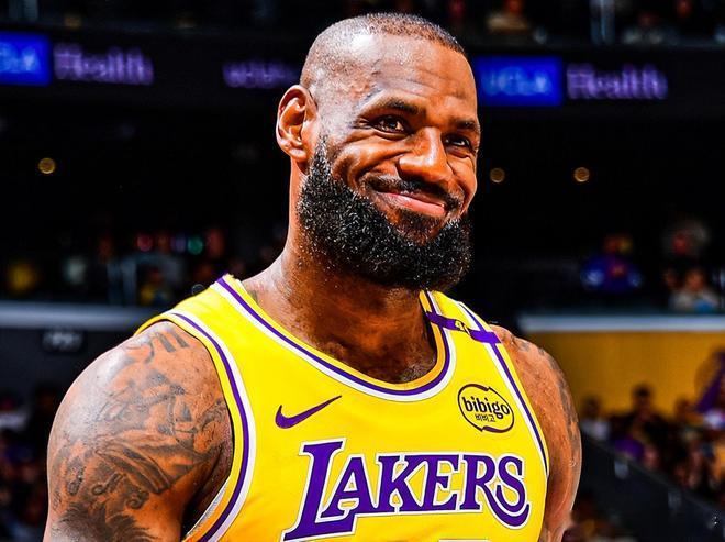 湖人20次失误+22分惨败！康宁汉姆完胜东契奇，老詹表达不满底特律活塞队前往客场