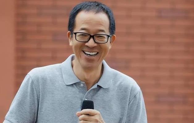 老罗还债还了一半，写了一篇“雄文”上了热搜，获得网友普遍好评，还有人夸老罗是真汉