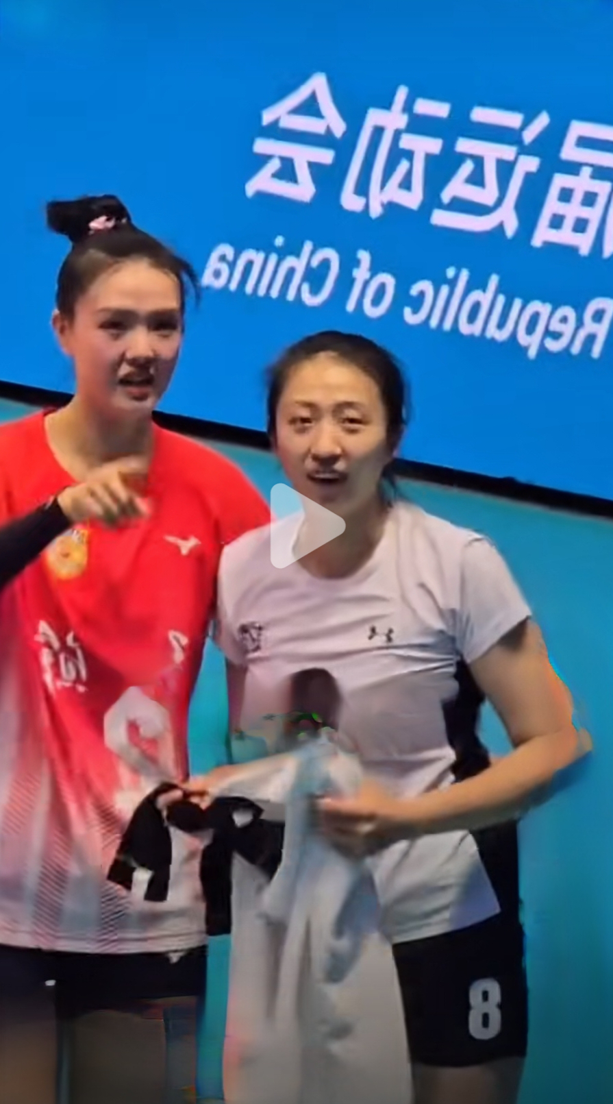 霞姐和宝宝是排坛公认的好姐妹，她俩的感情有多深粉丝们都看在眼里，甜在心里全运会四