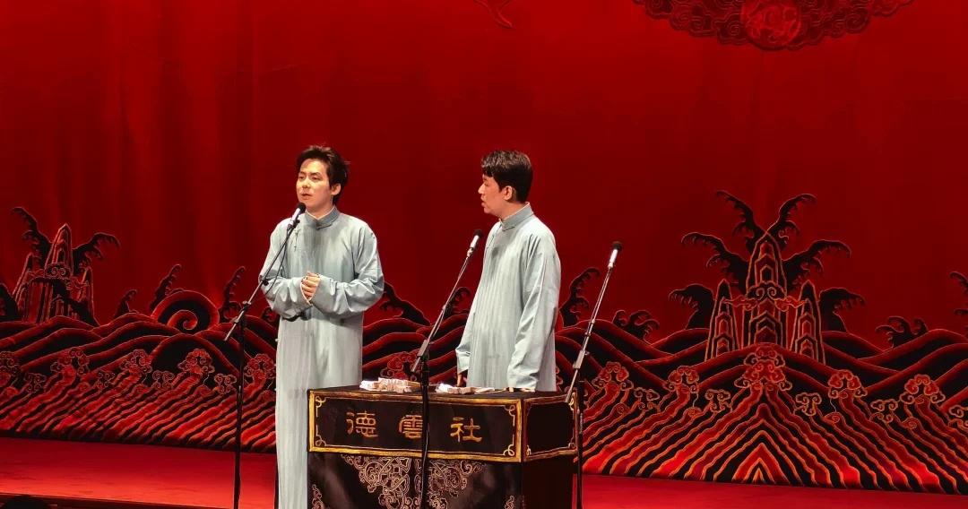 德云五队
本周临时加了秦霄贤何九华，小四队长也来了
前几组节目明显精简过，给后面